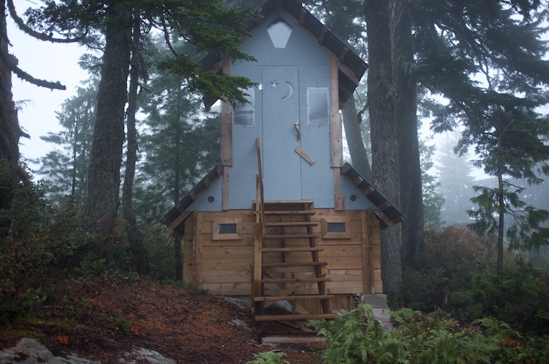 Walt Hill Hut - luxury outhouse!